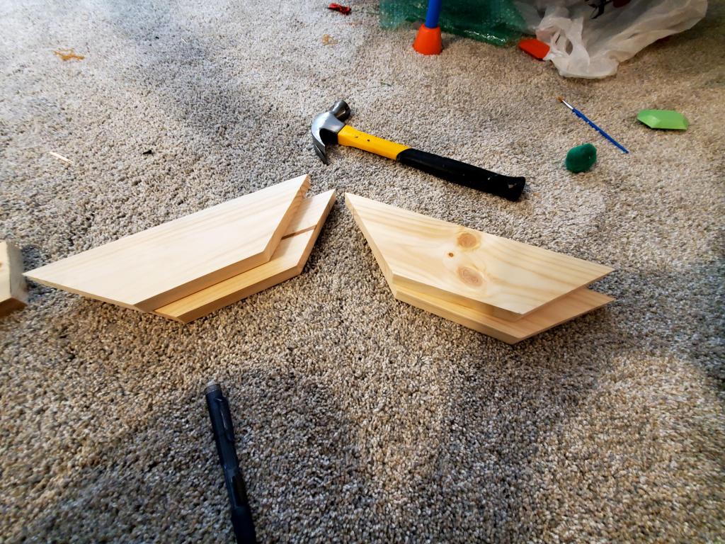 The four bracing bars for the frame feet. 